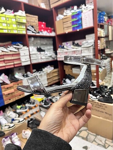 Çocuk topuklu ayakkabı - Görsel 2