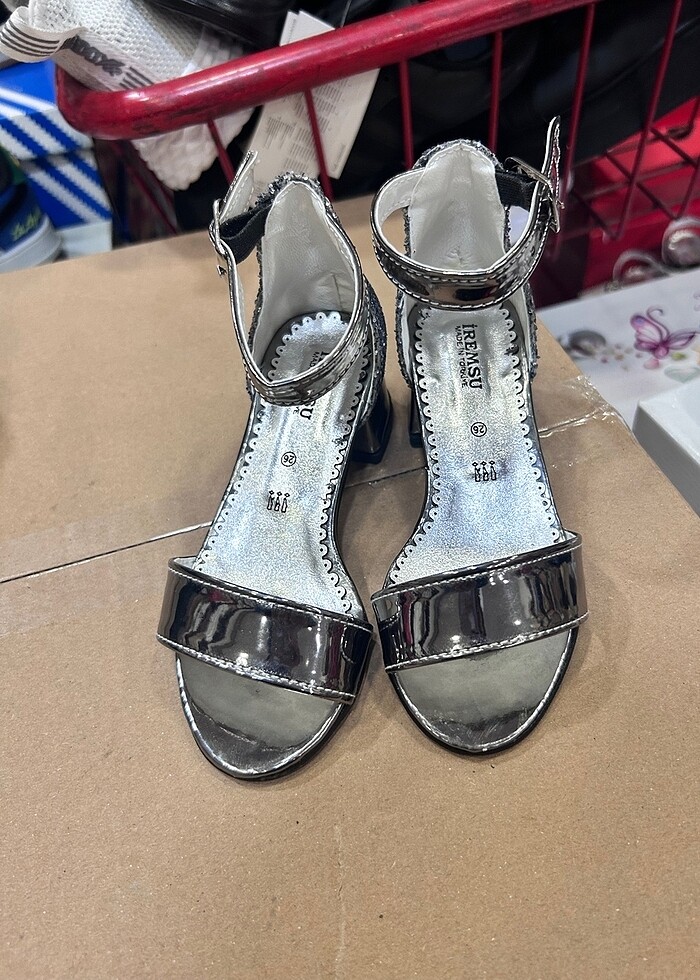 Çocuk topuklu ayakkabı - Görsel 3