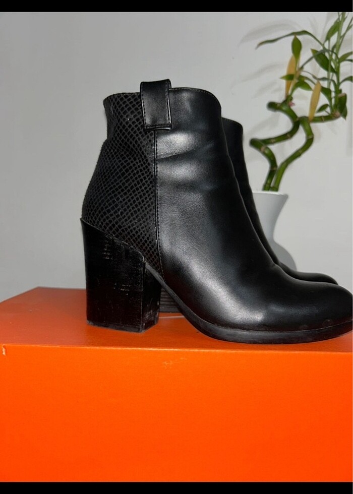 Kadin bot - Görsel 2