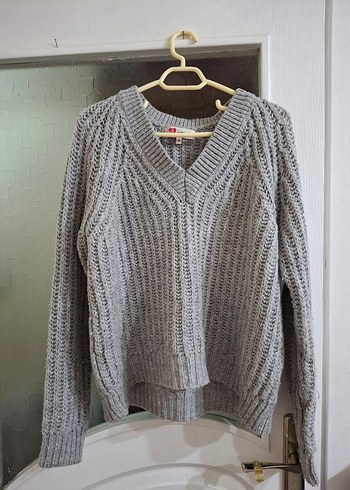 Gri V Yaka Örgü Kadın Kazak - Görsel 3