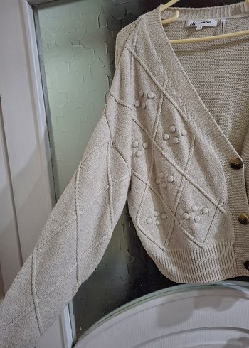 Düğmeli Crop Hırka V Yaka Düğmeli - Görsel 5