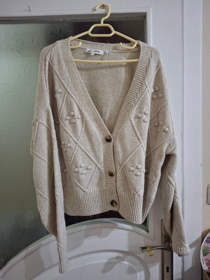 Düğmeli Crop Hırka V Yaka Düğmeli - Görsel 4