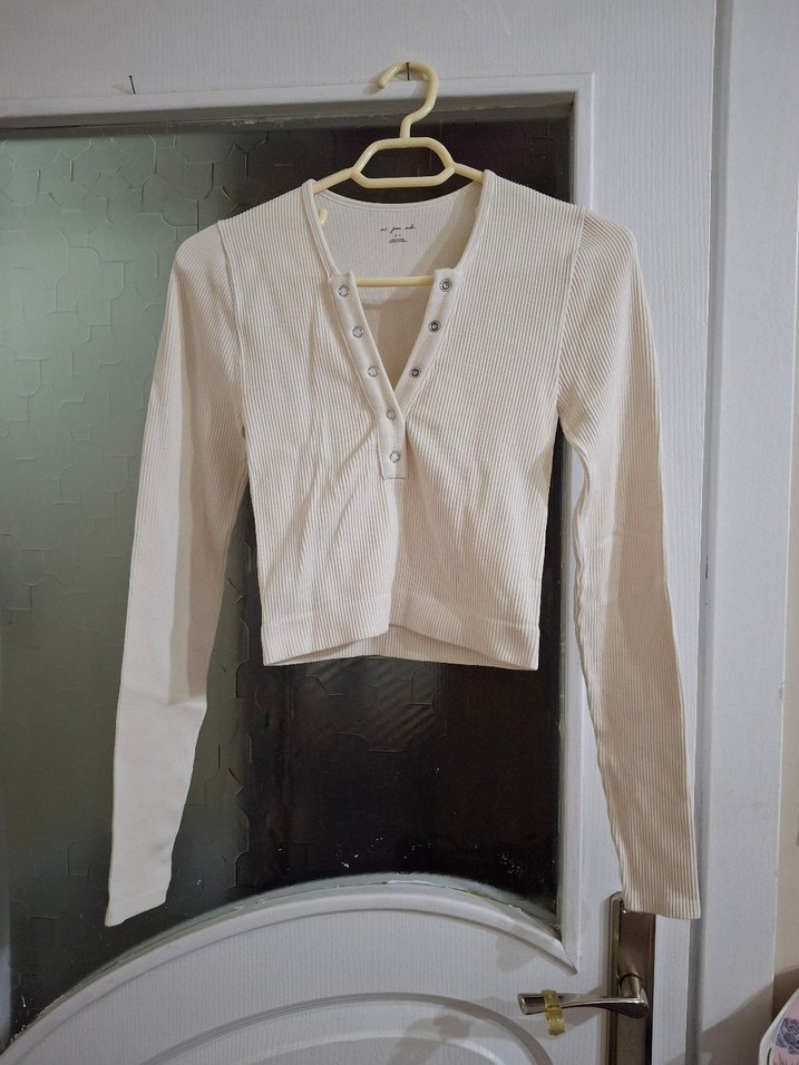 Beyaz V Yaka Crop Top - Görsel 3