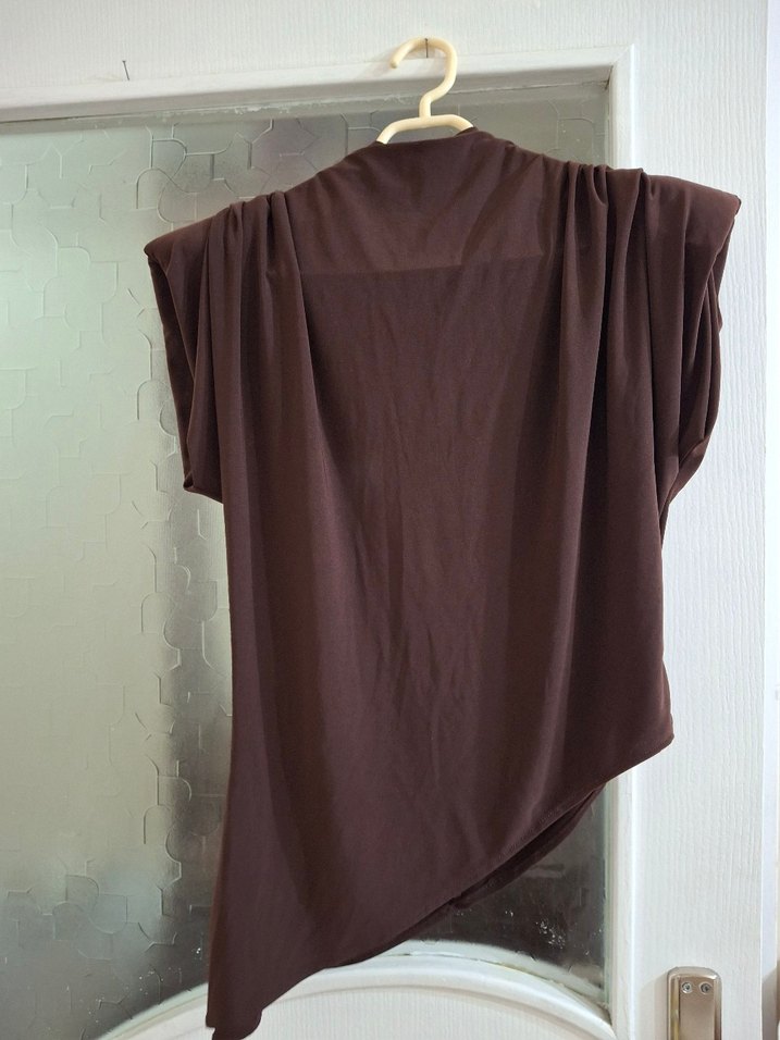 Kahverengi Vatkalı Bluz - Görsel 3