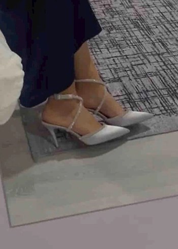 Taşlı saten topuklu ayakkabı