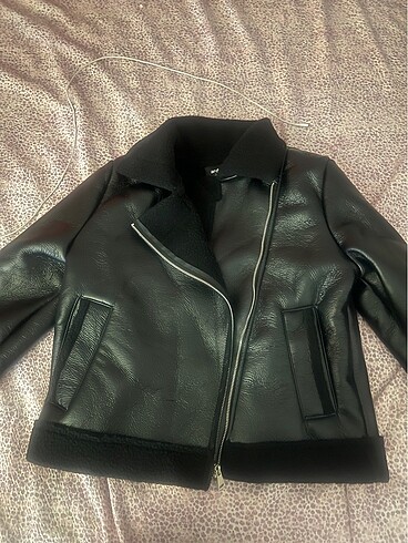 Siyah deri içi kürklü ceket