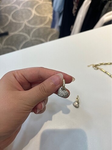 Diğer Kalpli Taşlı Küpe
