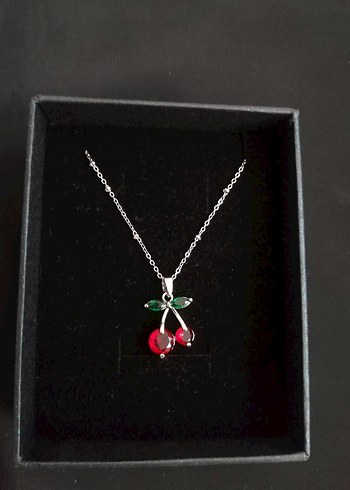 Kırmızı Kiraz Figürlü Mini Kolye