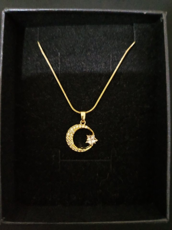 Altın Renkli Ay ve Yıldız Kolye - Görsel 4