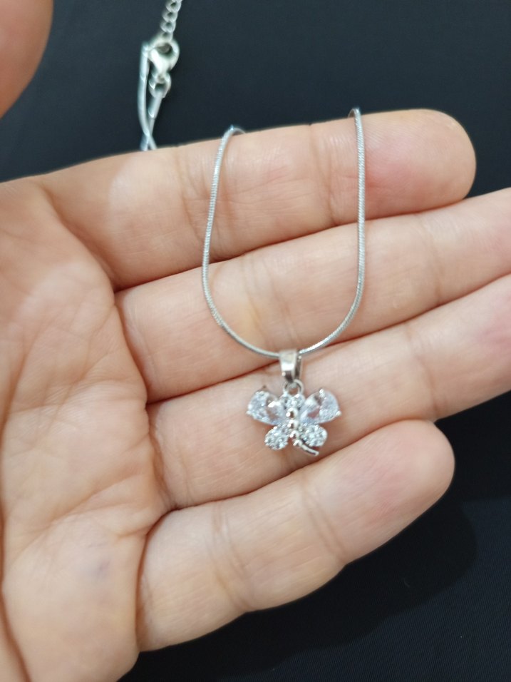 Kelebek Figürlü Mini Zincir Kolye - Görsel 3