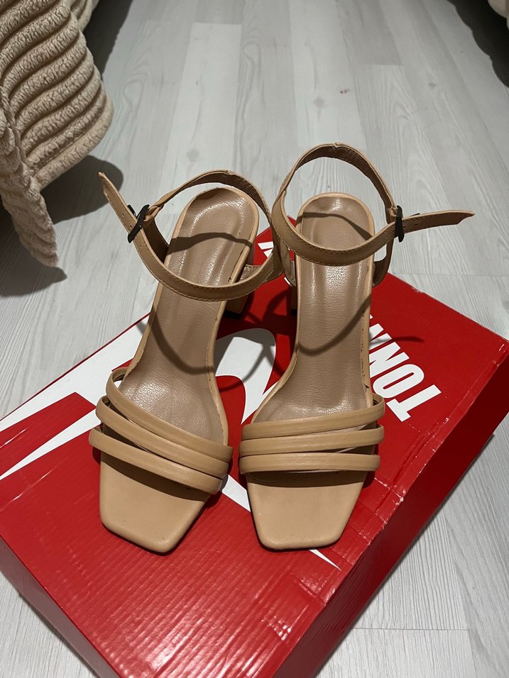 Bej Tokalı Kadın Topuklu Sandalet - Görsel 2