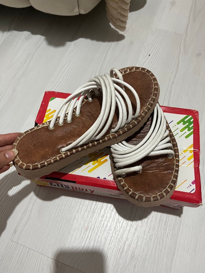 Beyaz Elastik Bantlı Kadın Sandalet - Görsel 2