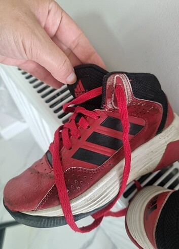 29 Beden kırmızı Renk Adidas spor ayakkabı 29 numara