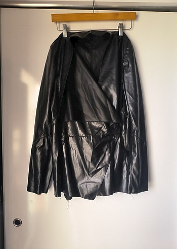 Siyah Dökümlü Deri Kadın Ceket - Görsel 2