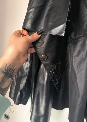 Siyah Dökümlü Deri Kadın Ceket - Görsel 4