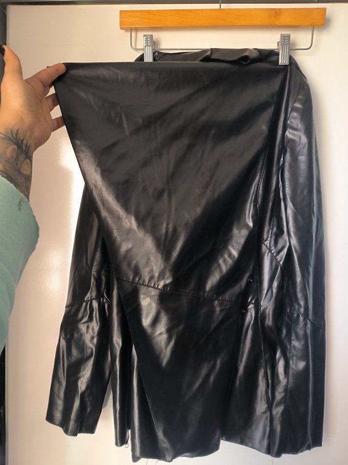 Siyah Dökümlü Deri Kadın Ceket - Görsel 5