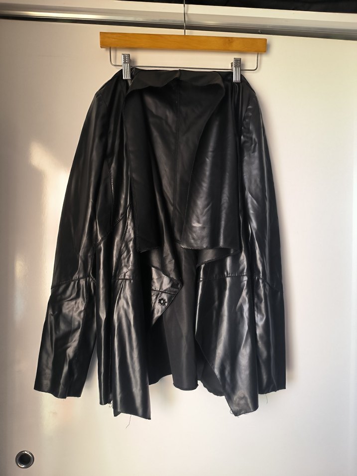Siyah Dökümlü Deri Kadın Ceket - Görsel 3