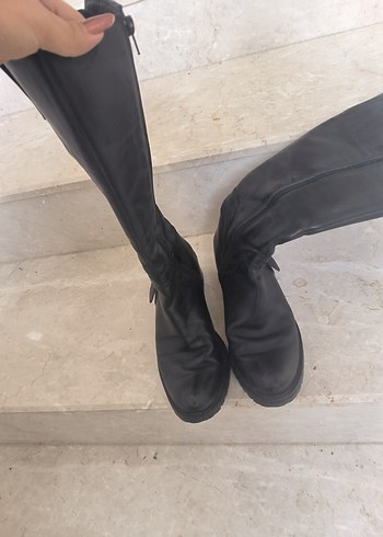 Tokalı Siyah Deri Dizüstü Kadın Bot - Görsel 3