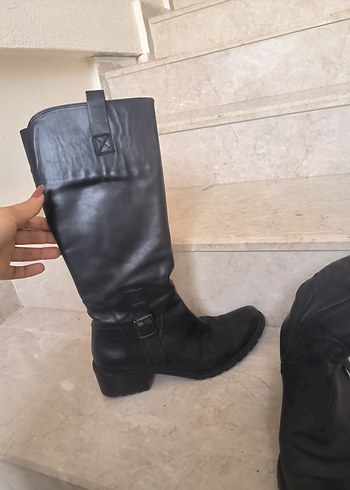 Tokalı Siyah Deri Dizüstü Kadın Bot - Görsel 2