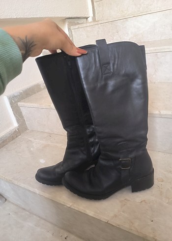 Tokalı Siyah Deri Dizüstü Kadın Bot - Görsel 5