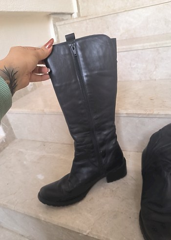 Tokalı Siyah Deri Dizüstü Kadın Bot - Görsel 4