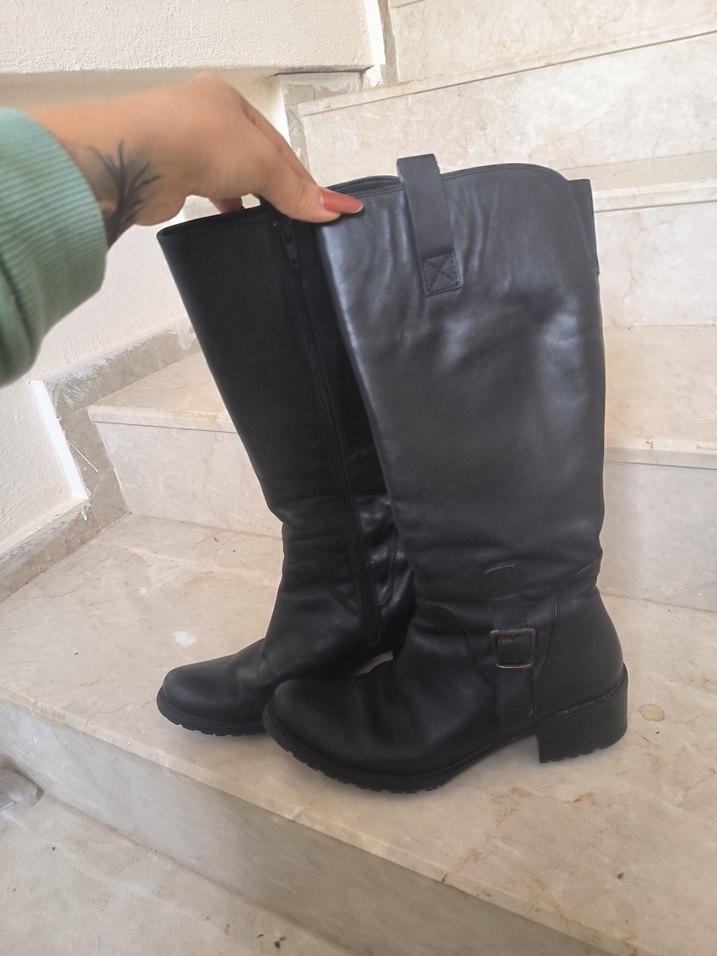 Tokalı Siyah Deri Dizüstü Kadın Bot - Görsel 5