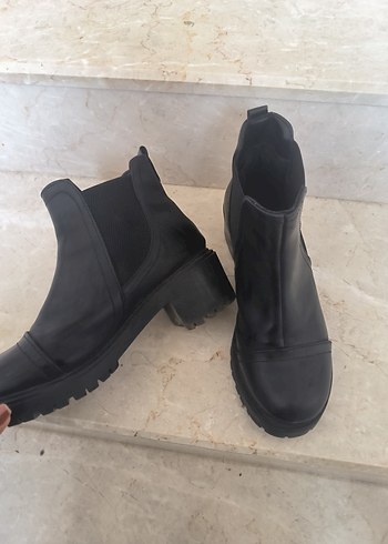 Siyah Gotik Kadın Botları, Tokalı, Kalın Topuklu - Görsel 3