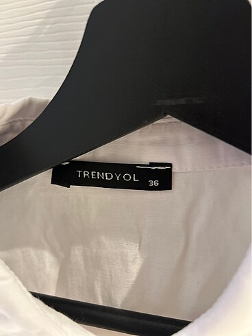 Trendyol & Milla CROP BEYAZ GÖMLEK