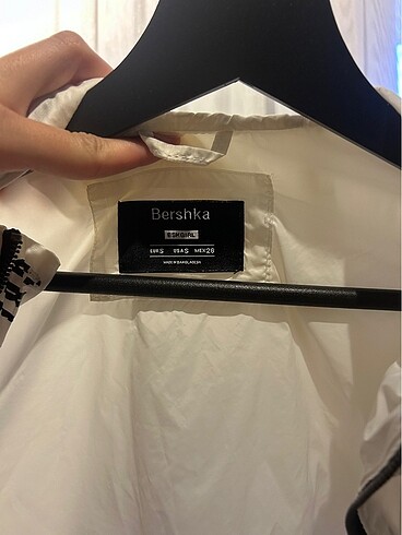 s Beden Bershka YAĞMURLUK