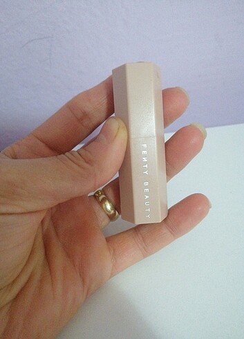 Beden Renk Fenty beauty confetti stick aydınlatıcı