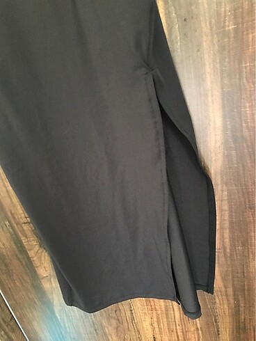 xs Beden Bershka yırtmaçlı Elbise