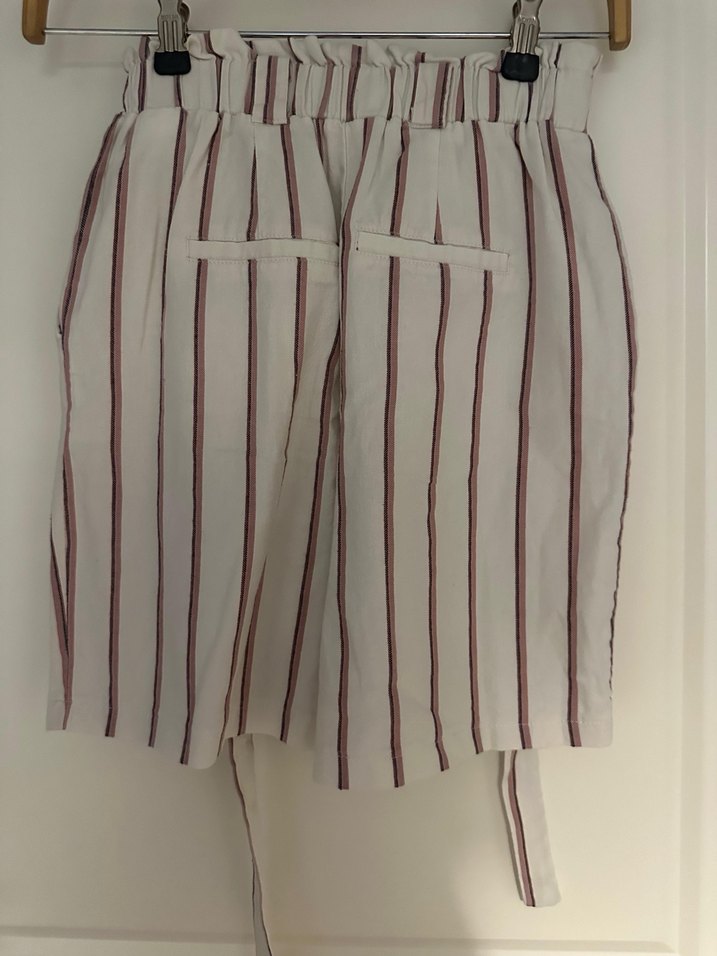 Beyaz Çizgili Keten Mini Şort - Görsel 2