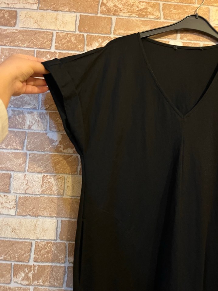 Siyah V Yakalı cepli elbide - Görsel 4