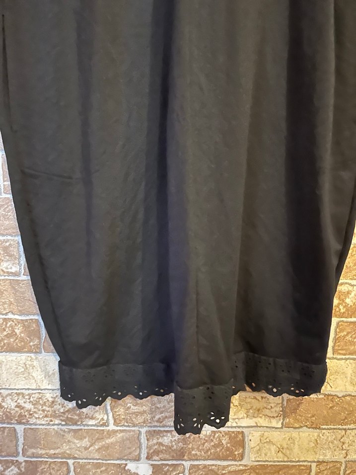 Siyah V Yakalı cepli elbide - Görsel 2