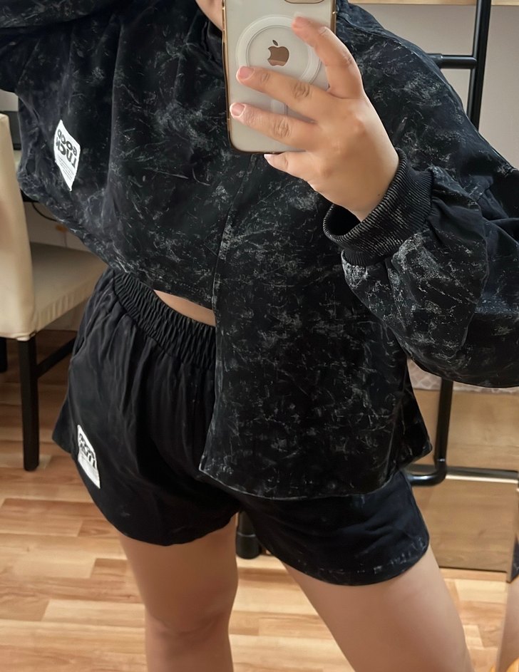 Kadın Siyah Batik Desen Mini Eşofman Takımı - Görsel 2