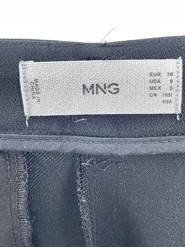 38 Beden siyah Renk Mango Kumaş Pantolon %70 İndirimli.