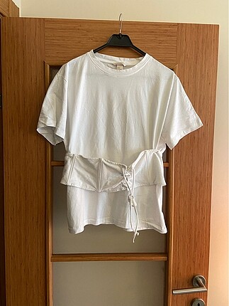 h&m kemerli tshirt