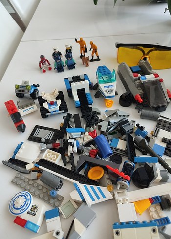 Beden Mavi ve Siyah Lego Parçaları ve Figürleri