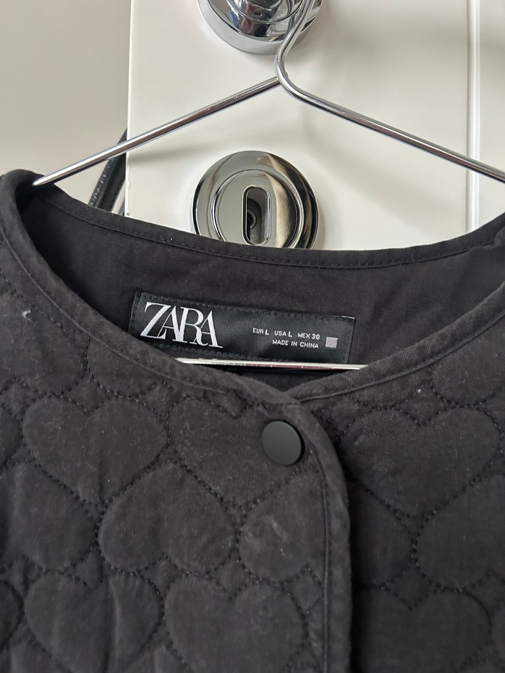 Zara siyah kalp detaylı ceket - Görsel 2
