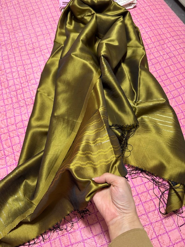 Parlak Yeşil Kadın Saten Şal - Görsel 2