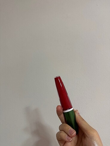 Beden kırmızı Renk Kırmızı likit ruj