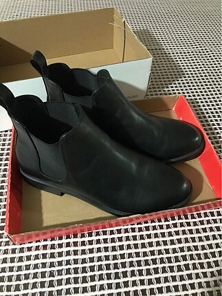 H&M 39 Bot