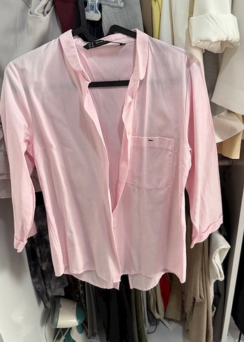 Pembe V Yaka Düğmeli Kadın Gömlek
