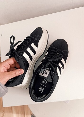 Adidas spor ayakkabi