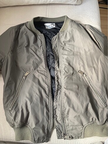 Bomber mont