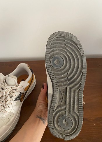 36 Beden Nike leopar desenli beyaz spor ayakkabı