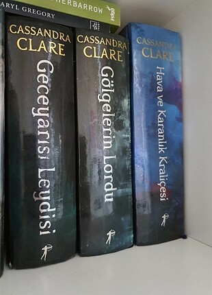 Cassandra clare