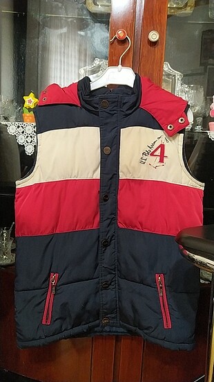 U.S. POLO ASSN. Erkek çocuk yelek. Durumu iyi. Leke yırtılma vs
