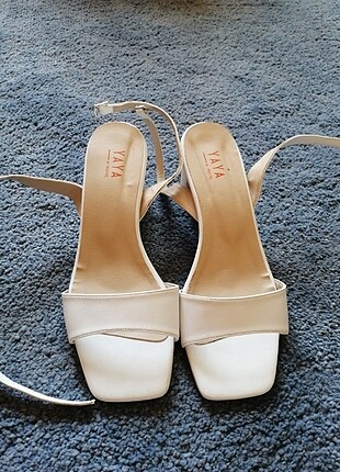 39 Beden beyaz Renk Topuklu sandalet