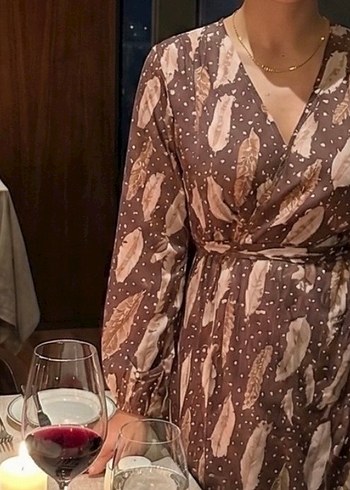 Uzun Kollu Kahverengi Yaprak Desenli Elbise - Görsel 3